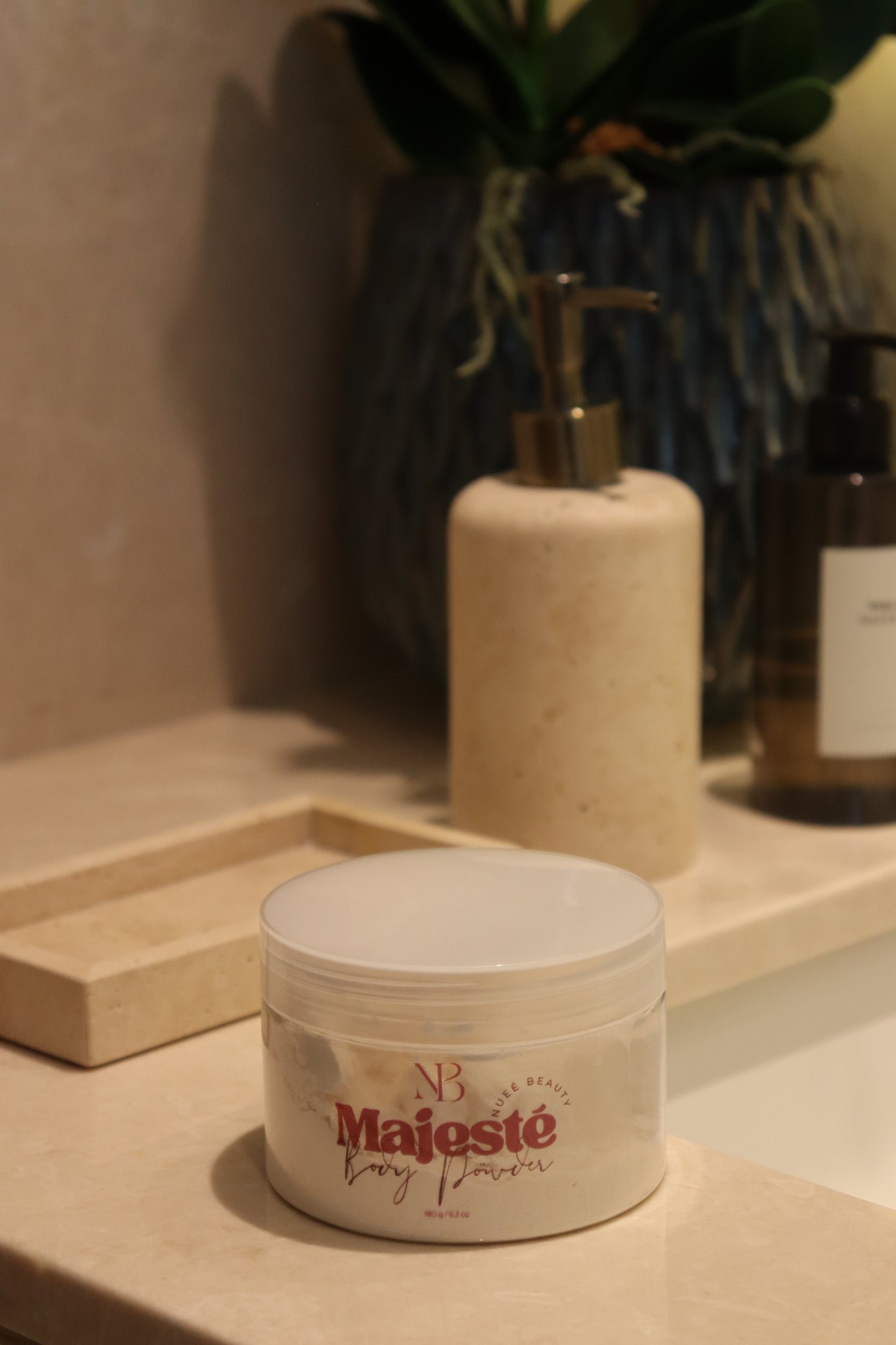 Majesté Powder